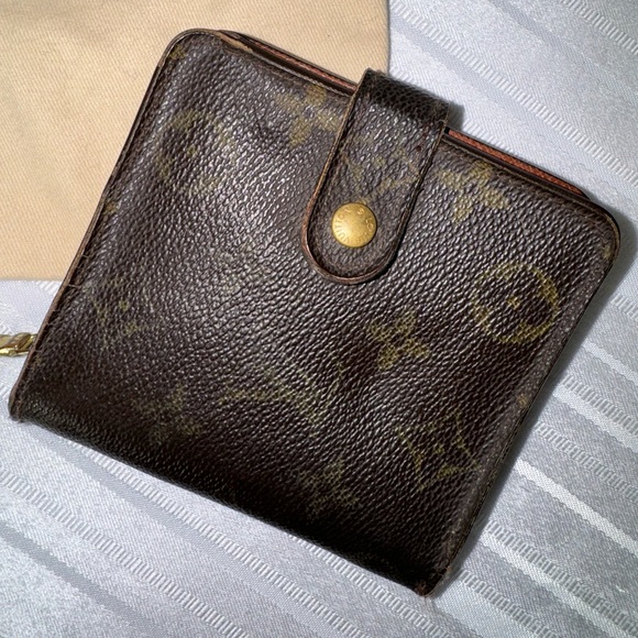 Vintage Louis Vuitton Monogram Compact Wallet - Picture 2 of 6